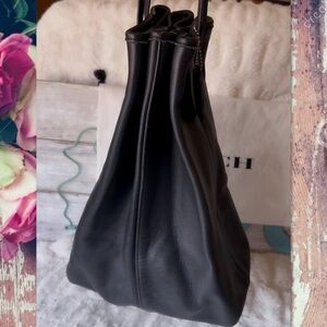 VINTAGE COACH BLACK & NICKEL LEATHER XL DRAWSTRING SLING  BUCKET BAG
Style 9166